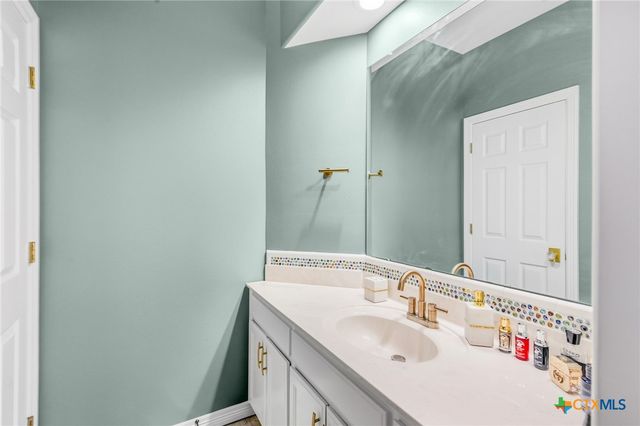 306 Creekridge Drive, Victoria, TX 77904