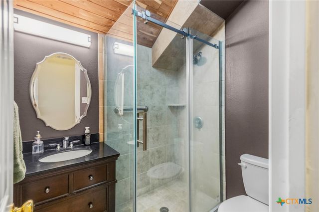 306 Creekridge Drive, Victoria, TX 77904