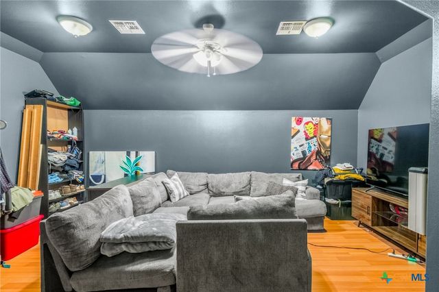 306 Creekridge Drive, Victoria, TX 77904