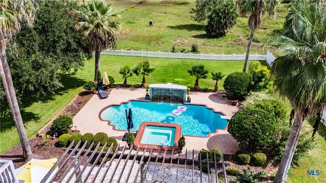 306 Creekridge Drive, Victoria, TX 77904