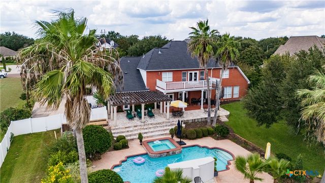 306 Creekridge Drive, Victoria, TX 77904