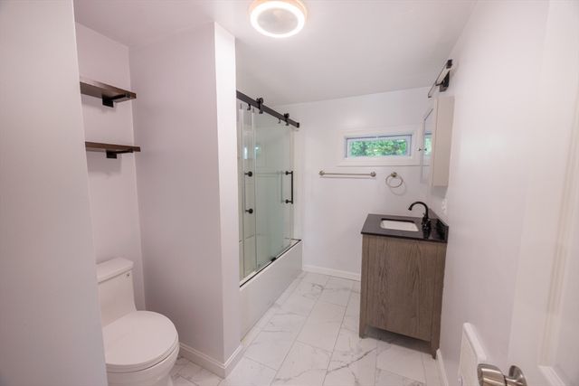 8 Freeman Ave, Webster, MA 01570