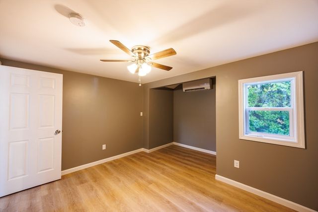 8 Freeman Ave, Webster, MA 01570