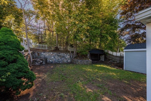 8 Freeman Ave, Webster, MA 01570