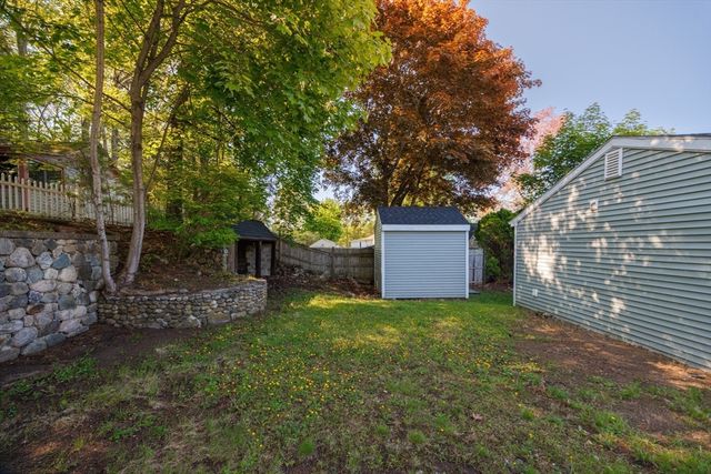 8 Freeman Ave, Webster, MA 01570