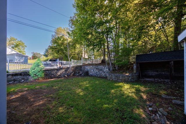 8 Freeman Ave, Webster, MA 01570