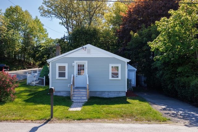 8 Freeman Ave, Webster, MA 01570
