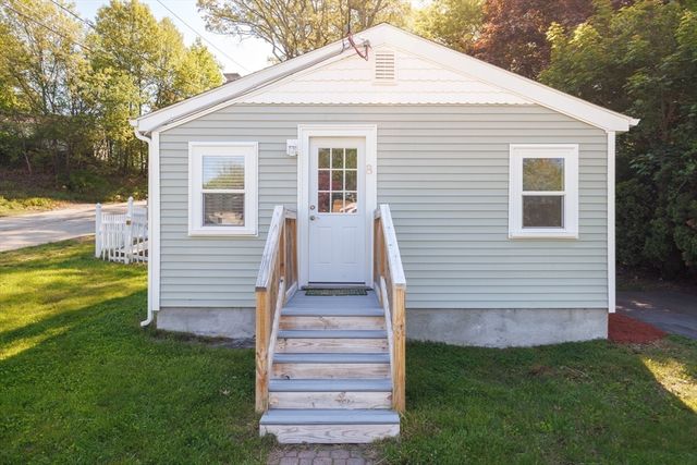 8 Freeman Ave, Webster, MA 01570