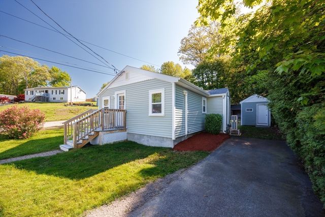 8 Freeman Ave, Webster, MA 01570