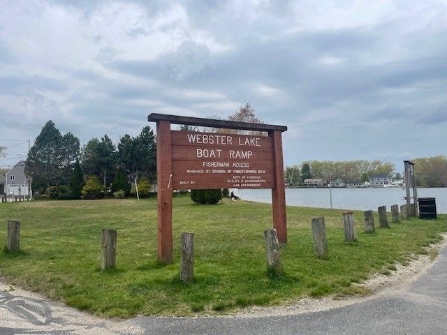 8 Freeman Ave, Webster, MA 01570