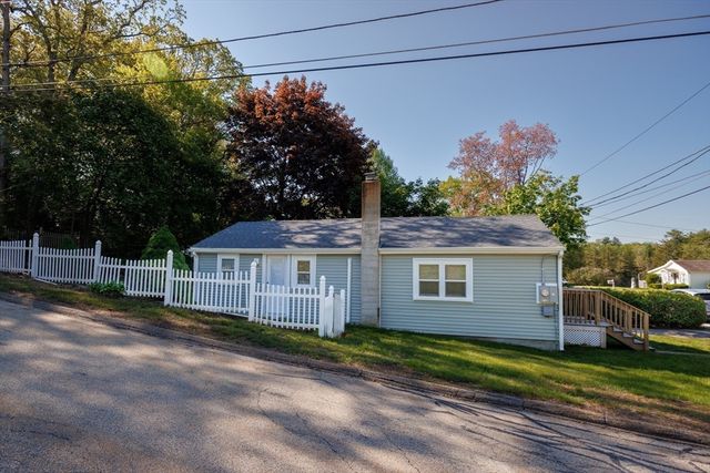 8 Freeman Ave, Webster, MA 01570