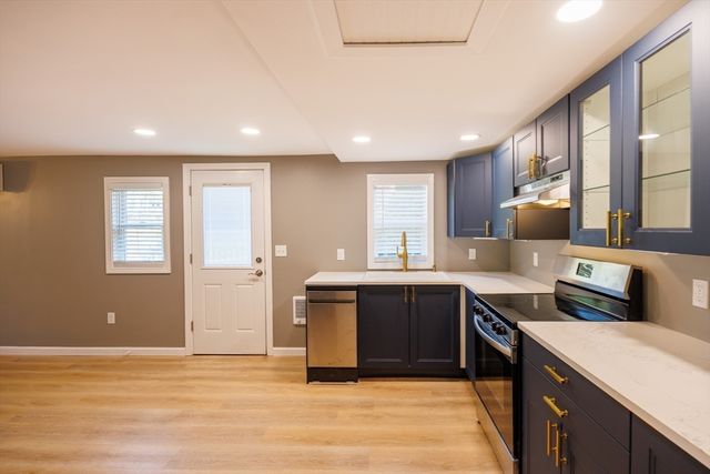 8 Freeman Ave, Webster, MA 01570