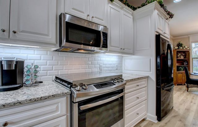 123 Nantucket Loop, Maumelle, AR 72113