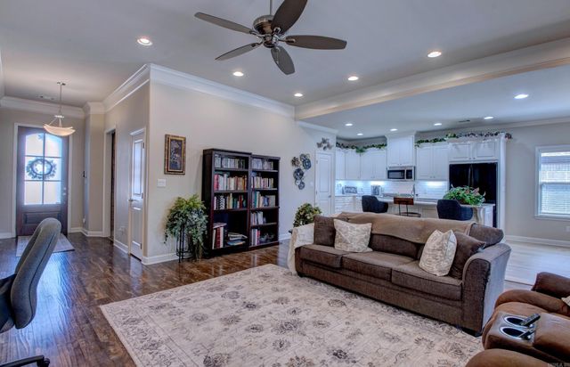 123 Nantucket Loop, Maumelle, AR 72113
