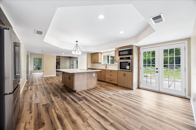 50 Palmer LN, Wimberley, TX 78676