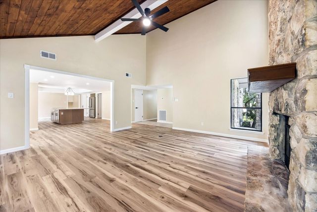 50 Palmer LN, Wimberley, TX 78676