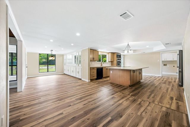 50 Palmer LN, Wimberley, TX 78676