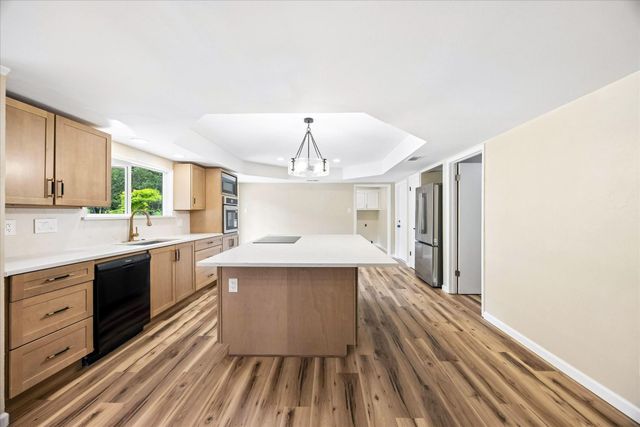 50 Palmer LN, Wimberley, TX 78676