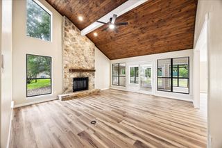 50 Palmer LN, Wimberley, TX 78676
