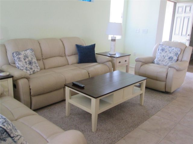 1106 JAMESON GREENS DRIVE, Sun City Center, FL 33573