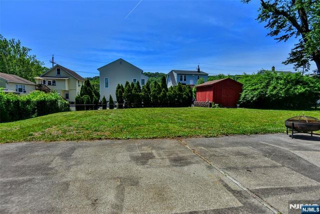 11 Onyx Terrace, North Haledon, NJ 07508