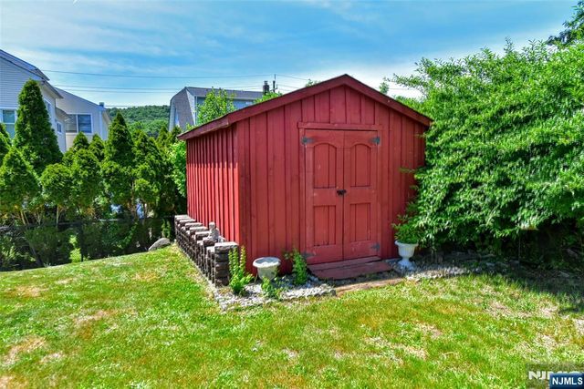 11 Onyx Terrace, North Haledon, NJ 07508