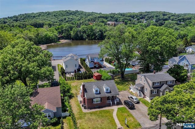 11 Onyx Terrace, North Haledon, NJ 07508