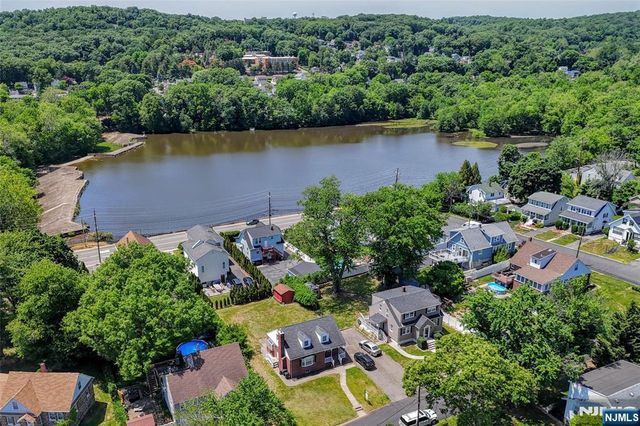 11 Onyx Terrace, North Haledon, NJ 07508