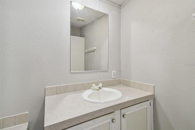 10607 BAY HILLS CIRCLE, Thonotosassa, FL 33592