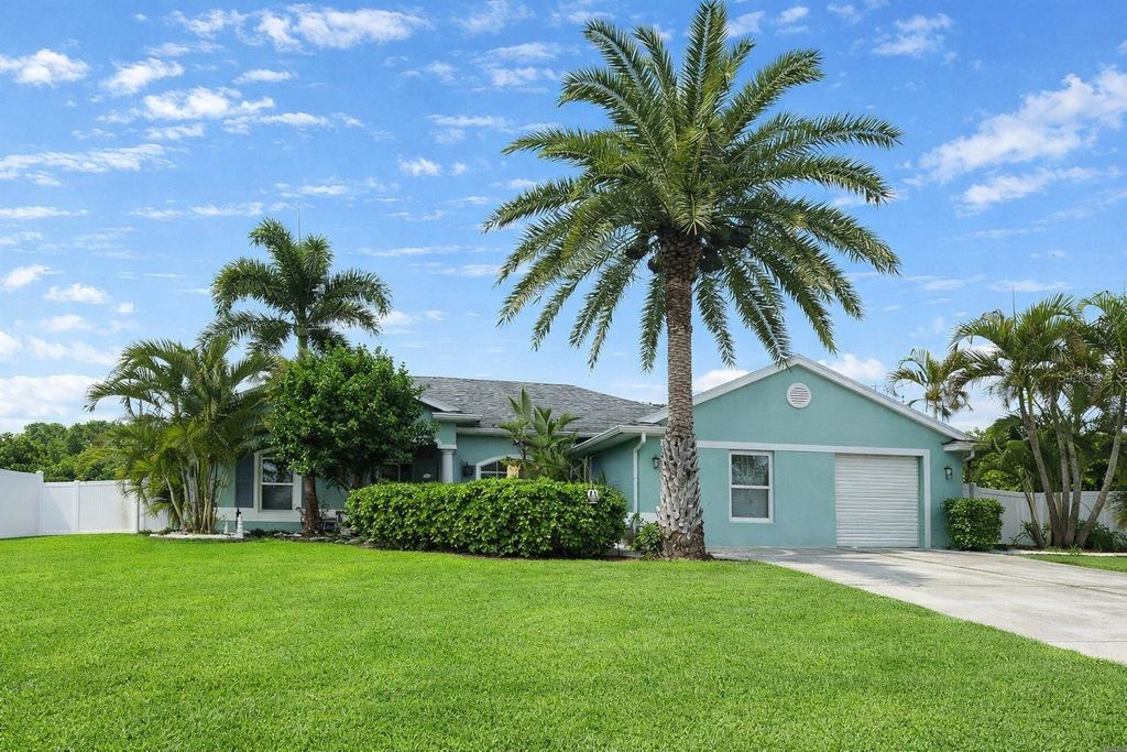 Image 1 of property listing at 9366 HEARTWELLVILLE AVENUE, Englewood, FL 34224