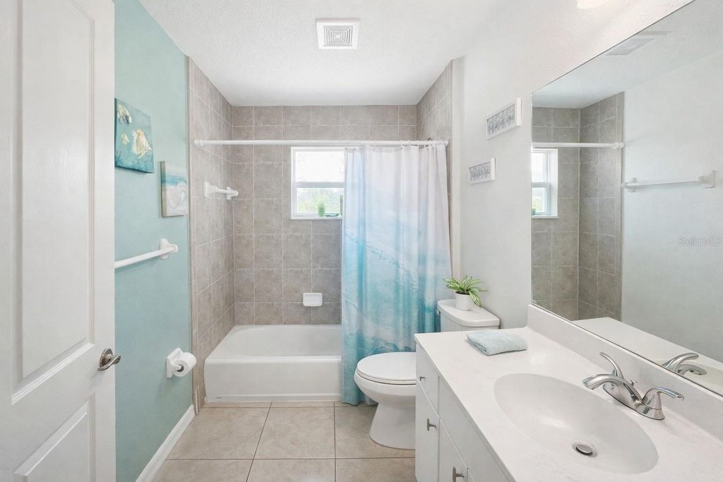 Image 11 of property listing at 9366 HEARTWELLVILLE AVENUE, Englewood, FL 34224