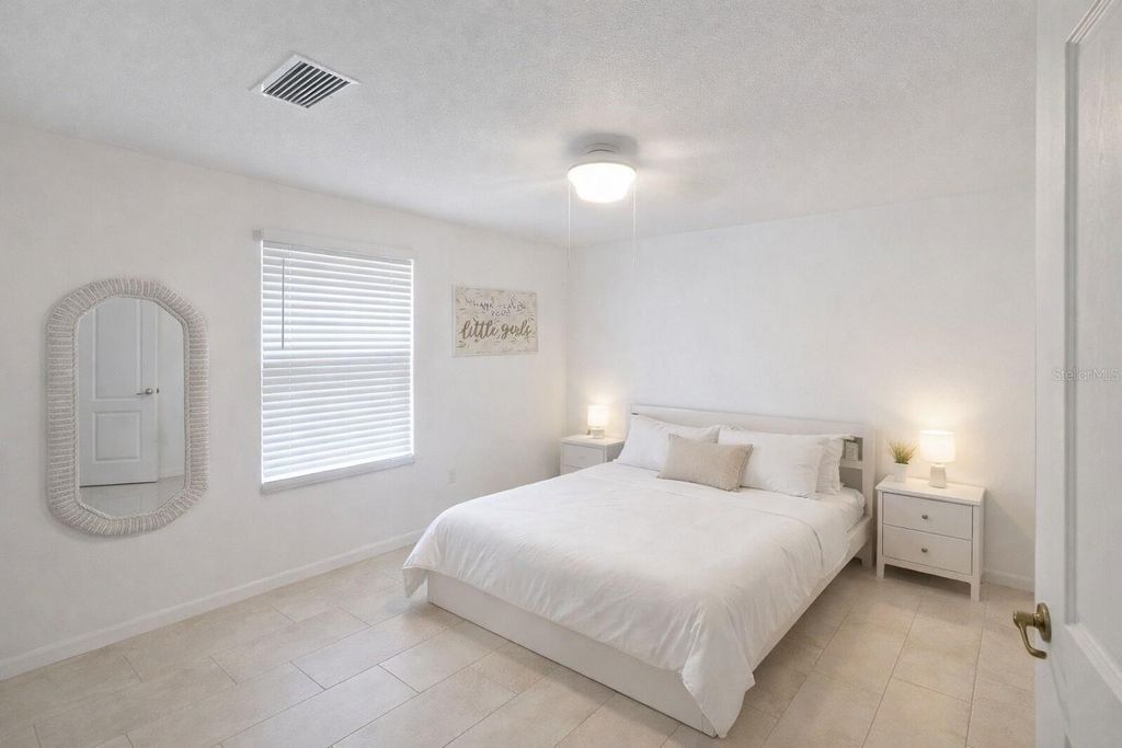 Image 10 of property listing at 9366 HEARTWELLVILLE AVENUE, Englewood, FL 34224