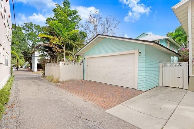 1801 W HILLS AVENUE, Tampa, FL 33606