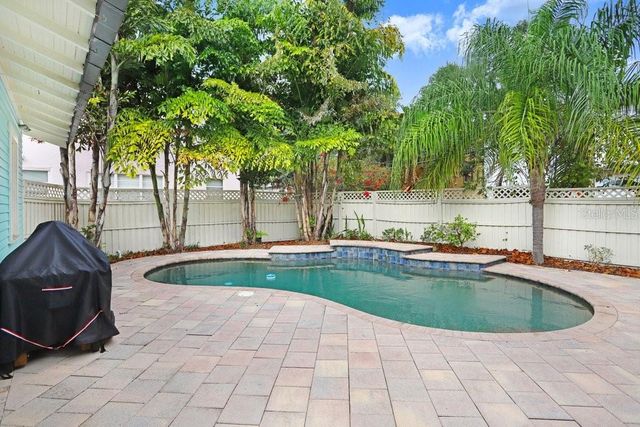 1801 W HILLS AVENUE, Tampa, FL 33606