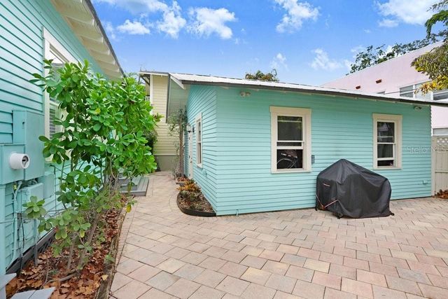 1801 W HILLS AVENUE, Tampa, FL 33606