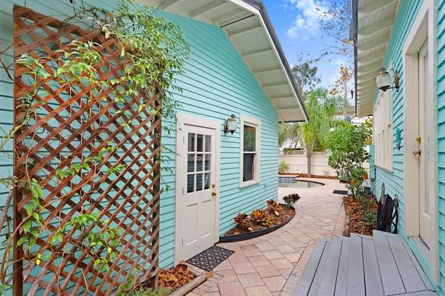 1801 W HILLS AVENUE, Tampa, FL 33606