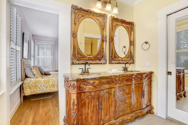 1801 W HILLS AVENUE, Tampa, FL 33606