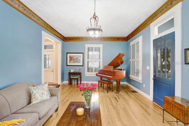 1801 W HILLS AVENUE, Tampa, FL 33606