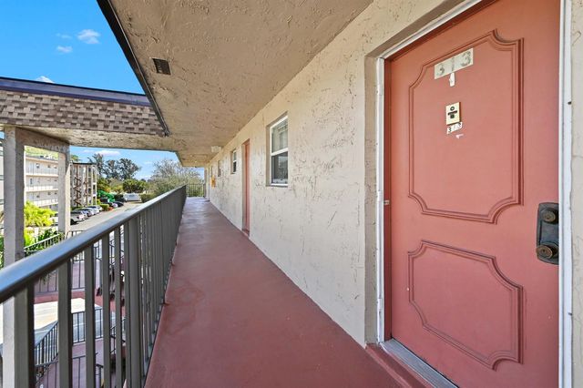 721 Lori Drive 313, Palm Springs, FL 33461