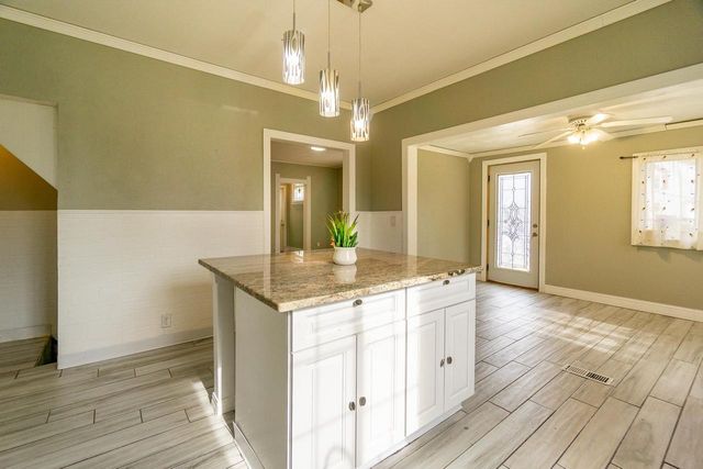 1515 Mineral Point Avenue, Janesville, WI 53548