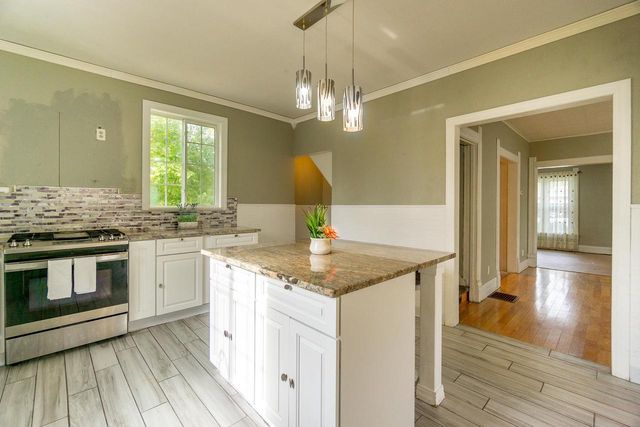 1515 Mineral Point Avenue, Janesville, WI 53548