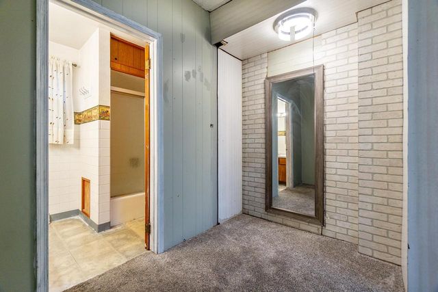 1515 Mineral Point Avenue, Janesville, WI 53548