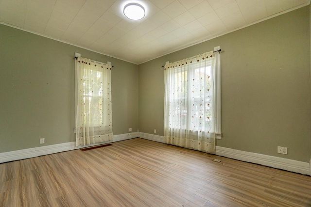 1515 Mineral Point Avenue, Janesville, WI 53548