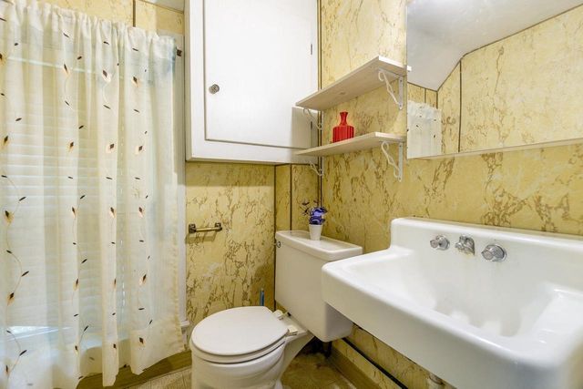 1515 Mineral Point Avenue, Janesville, WI 53548