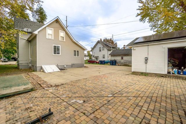 1515 Mineral Point Avenue, Janesville, WI 53548