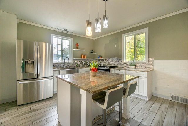 1515 Mineral Point Avenue, Janesville, WI 53548