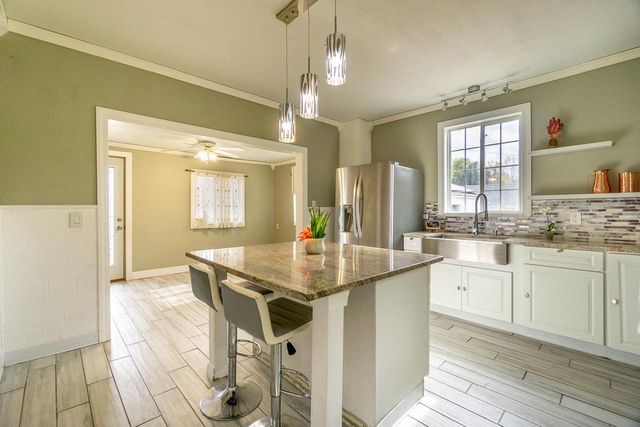 1515 Mineral Point Avenue, Janesville, WI 53548