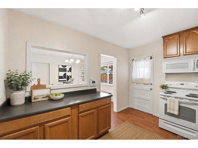 880 Tucson St, Aurora, CO 80011