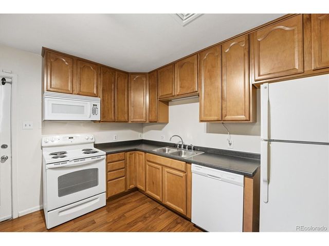 880 Tucson St, Aurora, CO 80011