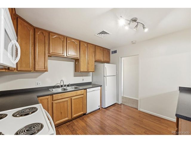 880 Tucson St, Aurora, CO 80011